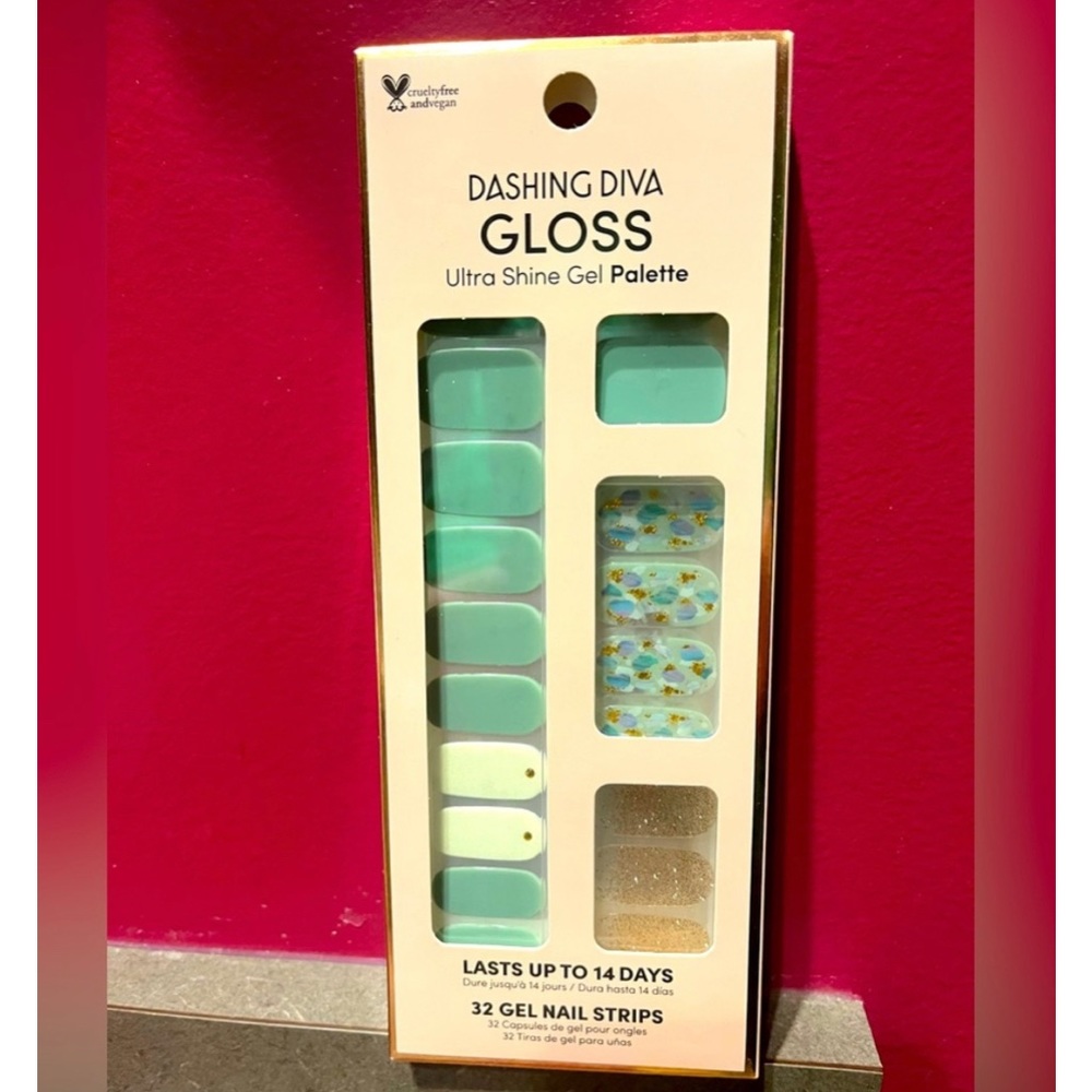 Dashing Diva nail polish strips